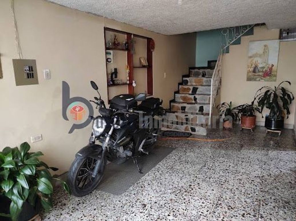 Casa de 7 alcobas en venta en Boyacá, Bogotá, 233 m² · foto 2 de 16