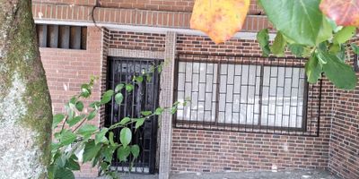 Casa en venta   Cerca a la central  y las  mellizas  de  Bueno aires  

Primer piso    Cuenta con  4 habitaciones,   con un área de 154.67 m2,  clóset, 3 baños,cocina  con red de gas, Cuenta con  dos patios, uno  en la mitad  y otro  en la parte de atrás de la propiedad  

¡¡Aprovecha esta excelente oportunidad !!
