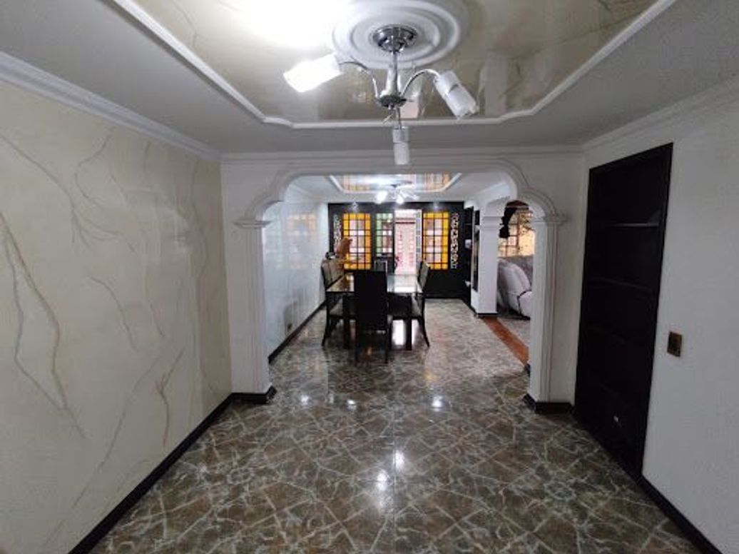 Casa de 4 alcobas en venta en Urbanización Bavaria Castilla, Bogotá, 249 m² · foto 5 de 20