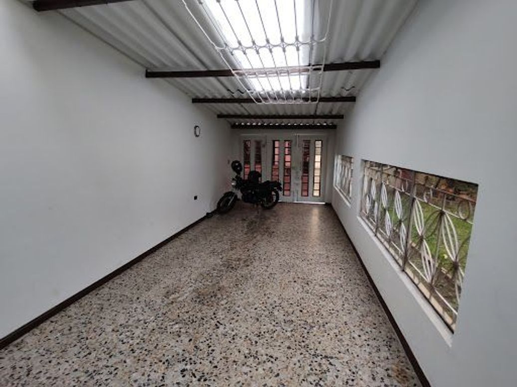 Casa de 4 alcobas en venta en Urbanización Bavaria Castilla, Bogotá, 249 m² · foto 2 de 20