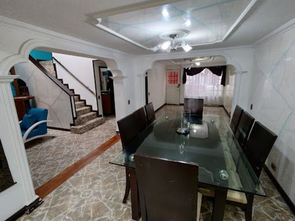Casa de 4 alcobas en venta en Urbanización Bavaria Castilla, Bogotá, 249 m² · foto 6 de 20
