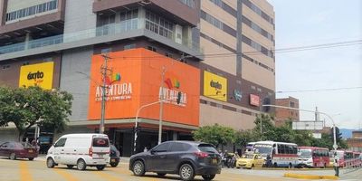 Centro Comercial Aventura, Cerca a la Estación Hospital del Metro