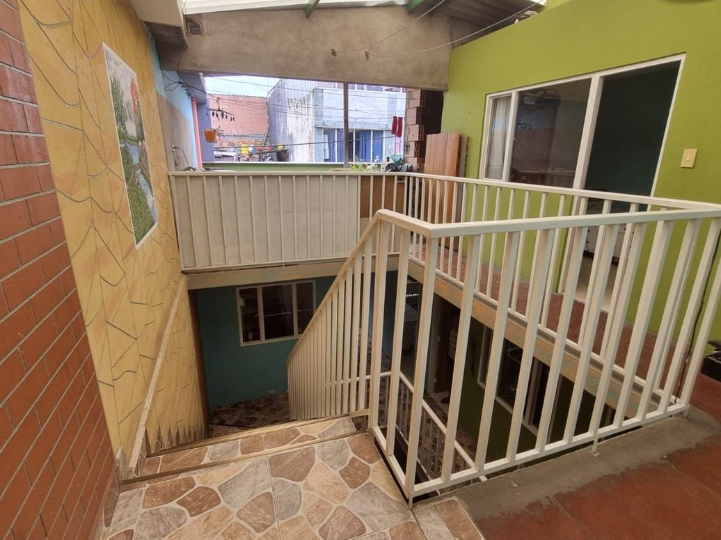 Casa de 8 alcobas en venta en Tindalito Et. I, Bogotá, 199 m² · foto 5 de 20
