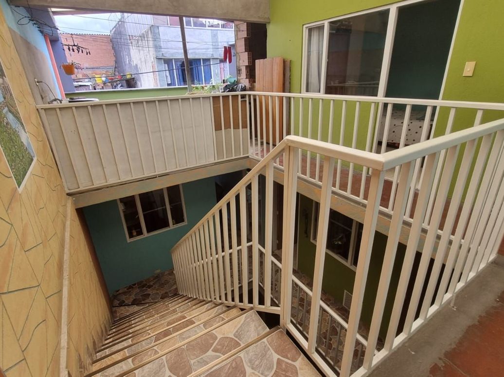 Casa de 8 alcobas en venta en Tindalito Et. I, Bogotá, 199 m² · foto 6 de 20