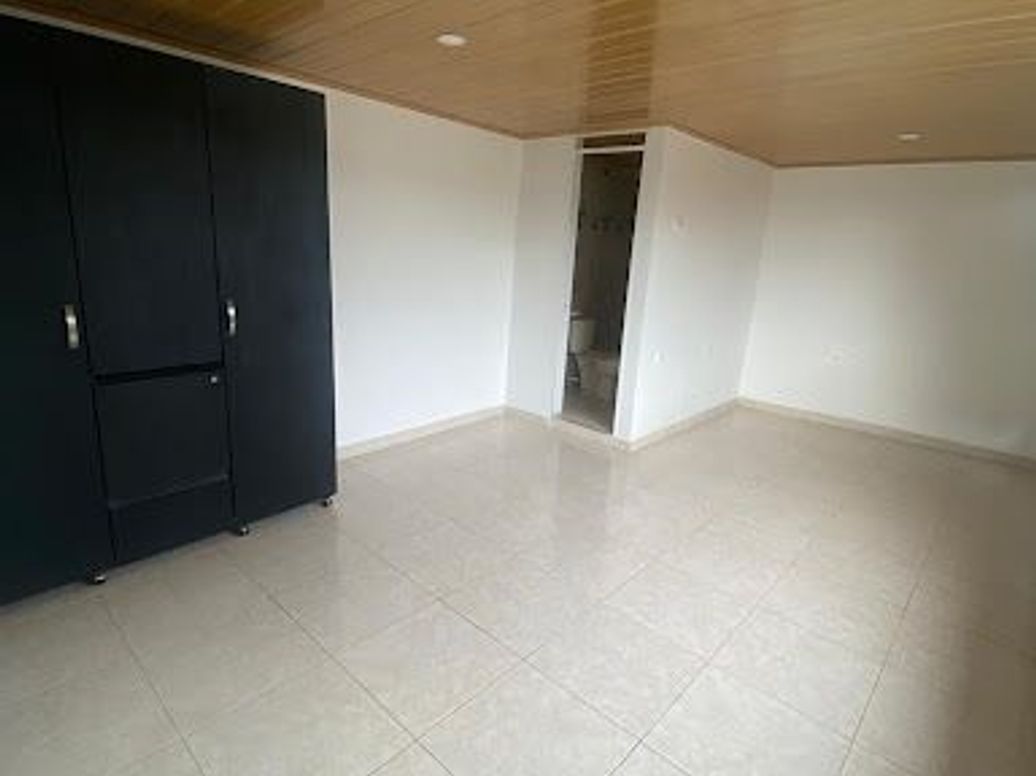 Casa de 6 alcobas en venta en Lombardía, Bogotá, 144 m² · foto 11 de 20