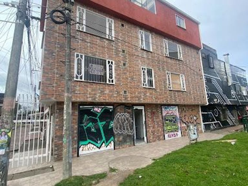 Casa de 6 alcobas en venta en Lombardía, Bogotá, 144 m² · foto 2 de 20