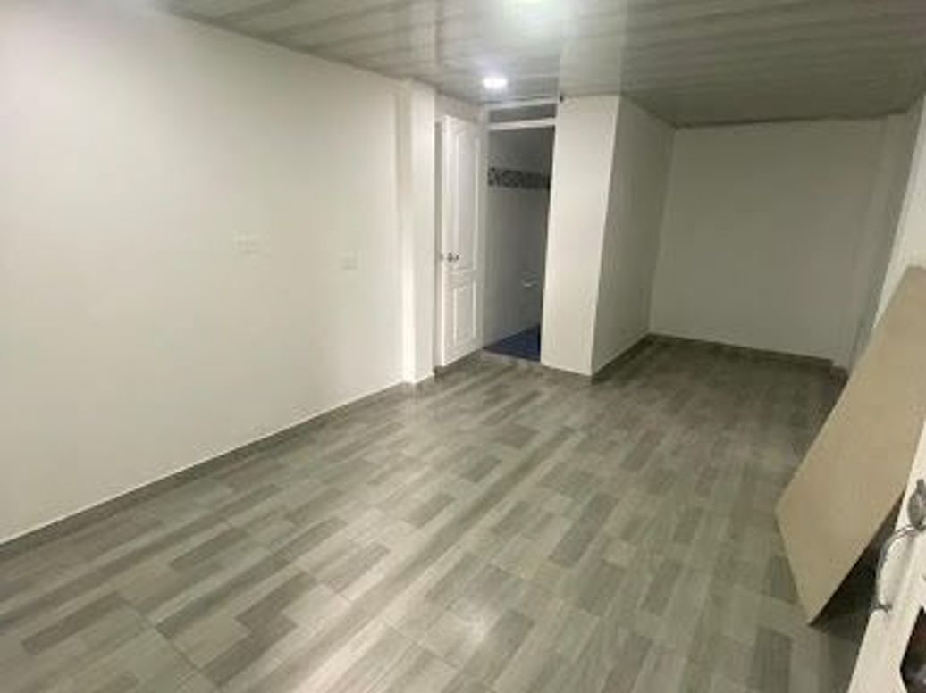 Casa de 6 alcobas en venta en Lombardía, Bogotá, 144 m² · foto 5 de 20