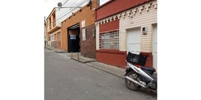 
¡¡Venta Arriendo  bodega ubicada en el barrio San Rafael.!! 

 

Esta bodega cuenta con 200  m2 construidos, en un solo nivel , amplio espacio y dos baños, con  piso en concreto, luz trifásica, y portón. Bodega apta para industria o almacenaje. 

