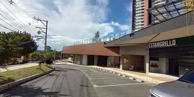 Local comercial ubicado en rionegro en un excelente sector de los colegios, cuenta con parqueaderos comunes, buen acceso peatonal