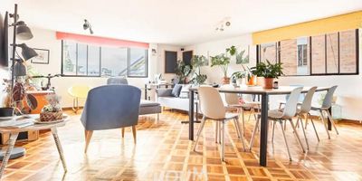 [VEN] ID HOUM: 112386

En Houm te ayudamos de forma fácil y segura. Los beneficios de comprar con nosotros:
    • Te ayudamos a conseguir financiamiento a través de una asesoría personalizada
    • Mediación y seguimiento de todo el proceso
    • Ponemos a tu disposición profesionales en notariado, registro y asesoría jurídica
¡Solo te preocupas de las firmas!

Departamento en venta, ubicado en el barrio Quinta Camacho, con una superficie construida de 148.00 m² y superficie total de 148.00 m². 

Sus principales características son:

    • 3 dormitorios
    • 3 baños
    • Admite mascotas
    • 1 parqueadero
    • Cocina tipo americana
    • Piso 6
    • Año de construcción: 1990
    • Cuarto de lavado
            
Además, el inmueble cuenta con las siguientes amenidades:

    • Vigilancia 24 hrs
    • Ascensor

Si compras con nosotros, te brindamos asesoría personalizada durante todo el proceso.
Más que una inmobiliaria, somos Houm.
*Aplican T&C