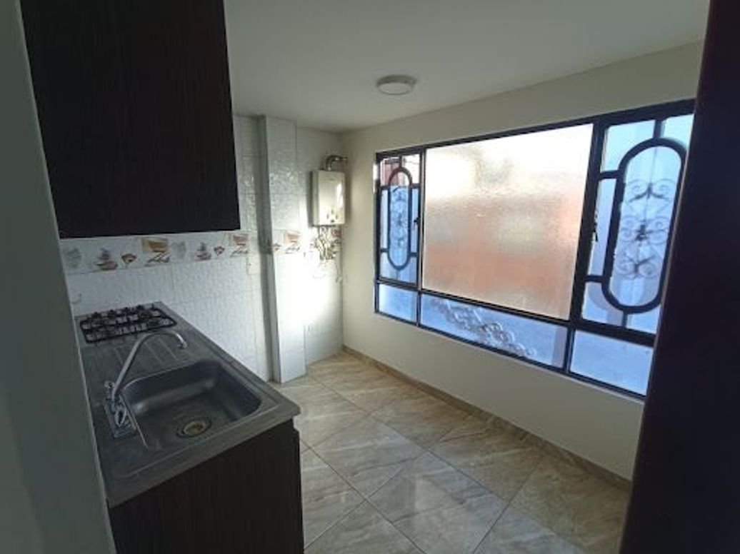 Casa de 7 alcobas en venta en Villa Constanza, Bogotá, 280 m² · foto 10 de 20