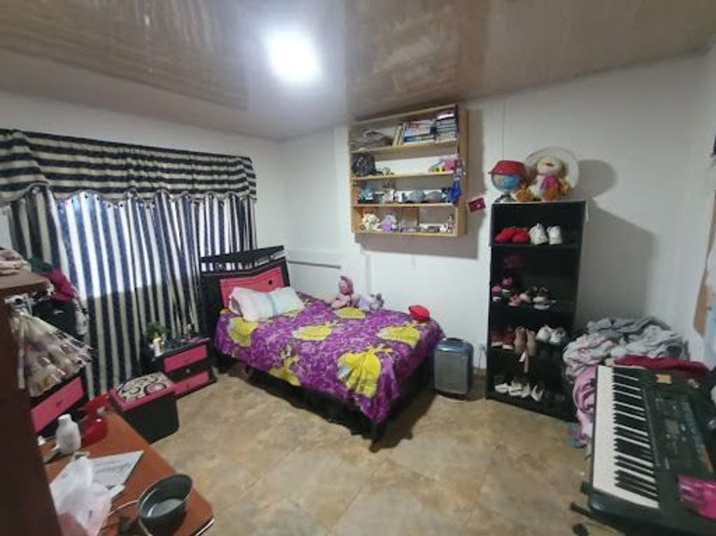 Casa de 7 alcobas en venta en Villa Constanza, Bogotá, 280 m² · foto 16 de 20