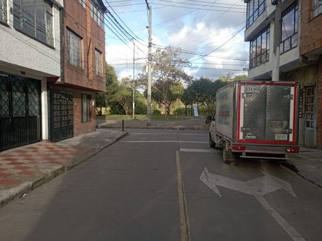 Casa de 7 alcobas en venta en Villa Constanza, Bogotá, 280 m² · foto 2 de 20