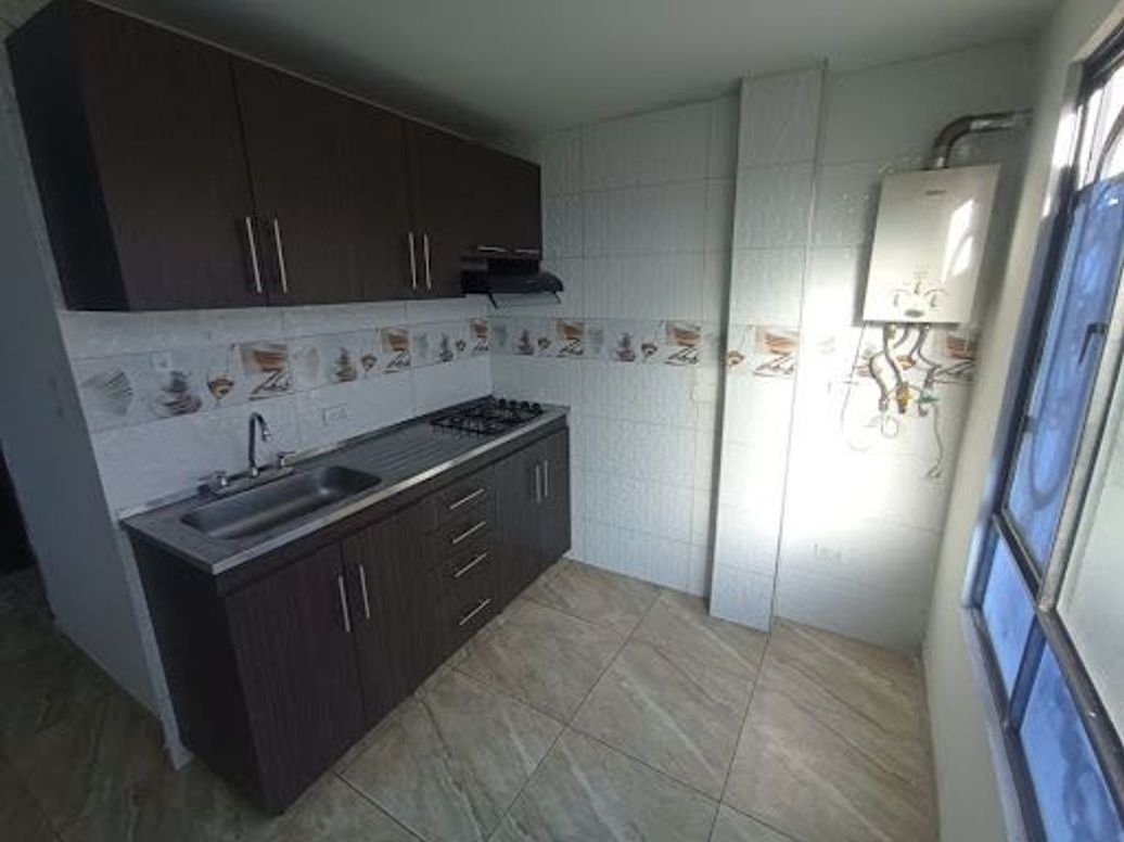 Casa de 7 alcobas en venta en Villa Constanza, Bogotá, 280 m² · foto 12 de 20