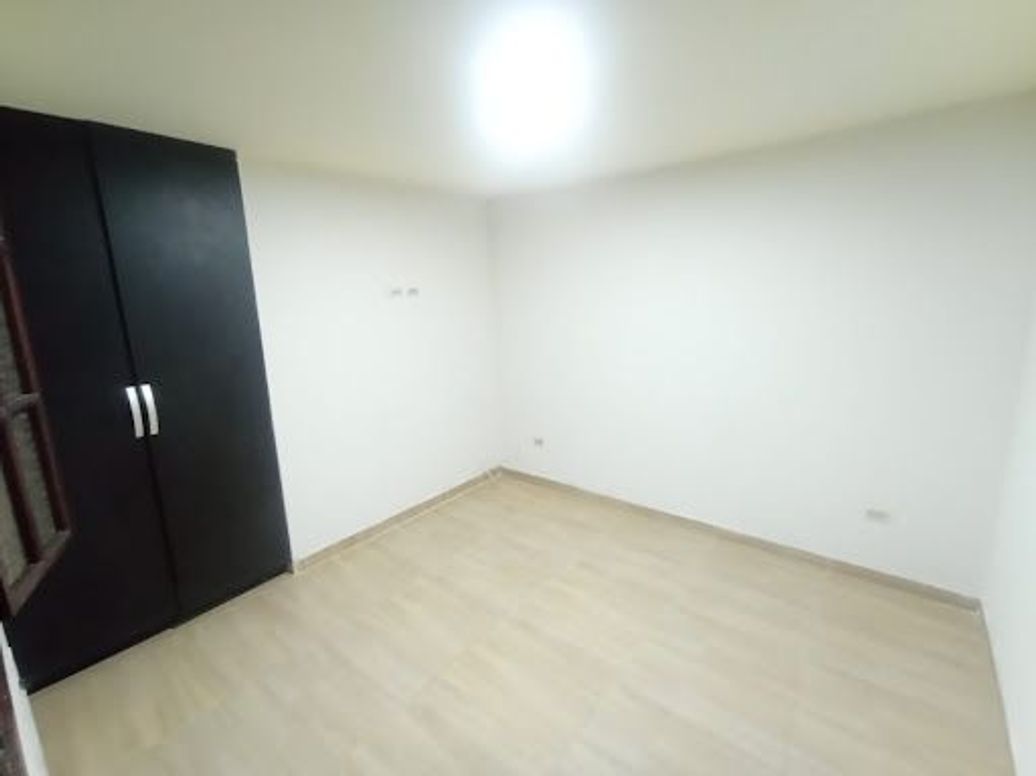 Casa de 7 alcobas en venta en Villa Constanza, Bogotá, 280 m² · foto 9 de 20
