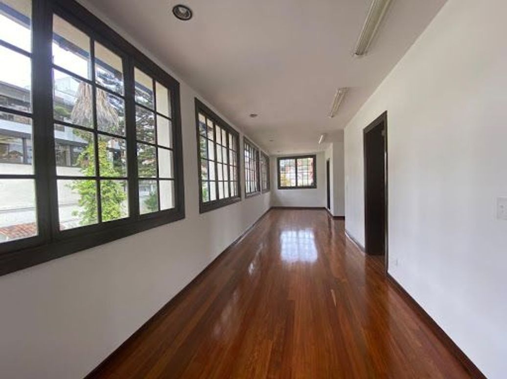 Casa de 14 alcobas en venta en La Magdalena, Bogotá, 844 m² · foto 8 de 20