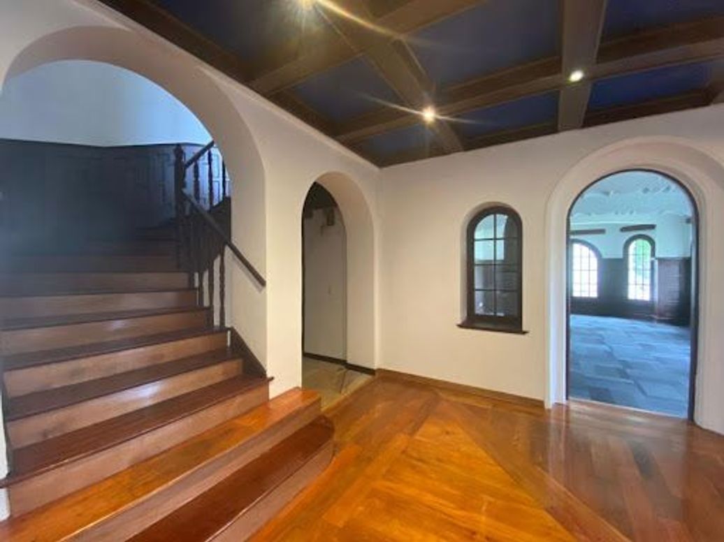 Casa de 14 alcobas en venta en La Magdalena, Bogotá, 844 m² · foto 3 de 20