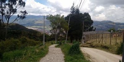 ESPECTACULAR LOTE RECTANGULAR DE 20 MTS DE FRENTE POR 32 MTS DE FONDO PARA UN TOTAL DE 640 METROS CUADRADOS.SE ENCUENTRA UBICADO SOBRE AVENIDA SECUNDARIA POR DONDE PASARA ALIMENTADOR Y A OCHENTA METROS DE LA AVENIDA PRINCIPAL DEL BARRIO,ESTE PREDIO SIRVE PARA DESARROLLO DE PROYECTO DE VIVIENDA DE INTERÉS SOCIAL. LOTEAR O NEGOCIO