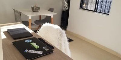 Vendemos este apartamento ubicado en el salvador con un area de 70 mts2, cuenta con sala comedor, 3 alcobas, 3 closet, cocina integral, red de gas, 1 baño, ducha electrica, zona de ropas, cuarto util, piso en pocelanato, zona de parqueo.https://www.inmobiliariatrianon.com/inmueble/4629