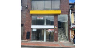 Local Comercial en Arriendo en una Ubicación Estratégica

Amplio local comercial de 172 m2 disponible para alquiler en una zona altamente comercial. Este espacio está convenientemente situado en el primer piso y ofrece una versatilidad excepcional para diversos usos. El precio de arriendo es de $10.000.000, lo que lo convierte en una oportunidad atractiva para inversores y emprendedores.

Características destacadas:


 Área: 172 m2
 Ubicación: Primer piso
 Uso flexible
 Precio de arriendo: $10.000.000


Este local comercial ofrece una excelente ubicación que se convierte en un punto estratégico para cualquier tipo de negocio. Su versatilidad y espacio generoso brindan la oportunidad de crear un ambiente acogedor y atractivo para tus clientes. No pierdas la oportunidad de invertir en este espacio que promete un alto flujo de clientes y éxito comercial.

Para más detalles o programar una visita, no dudes en ponerte en contacto con nosotros. ¡Estamos emocionados de mostrarte todas las posibilidades que este local tiene para ofrecer!
