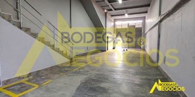 bodega en primer nivel ,con mezzanine  ,puerta camión, piso en concreto reforzado ,190mt .