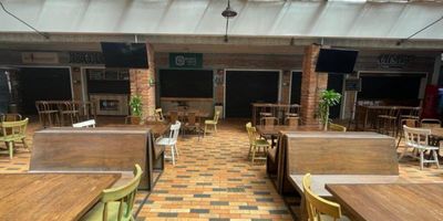 Se arrienda comodo local en el Mall Cantarrana, La  Ceja, cuenta con un área de 25 metros cuadrados, con piso rustico, portería y cámaras de seguridad.