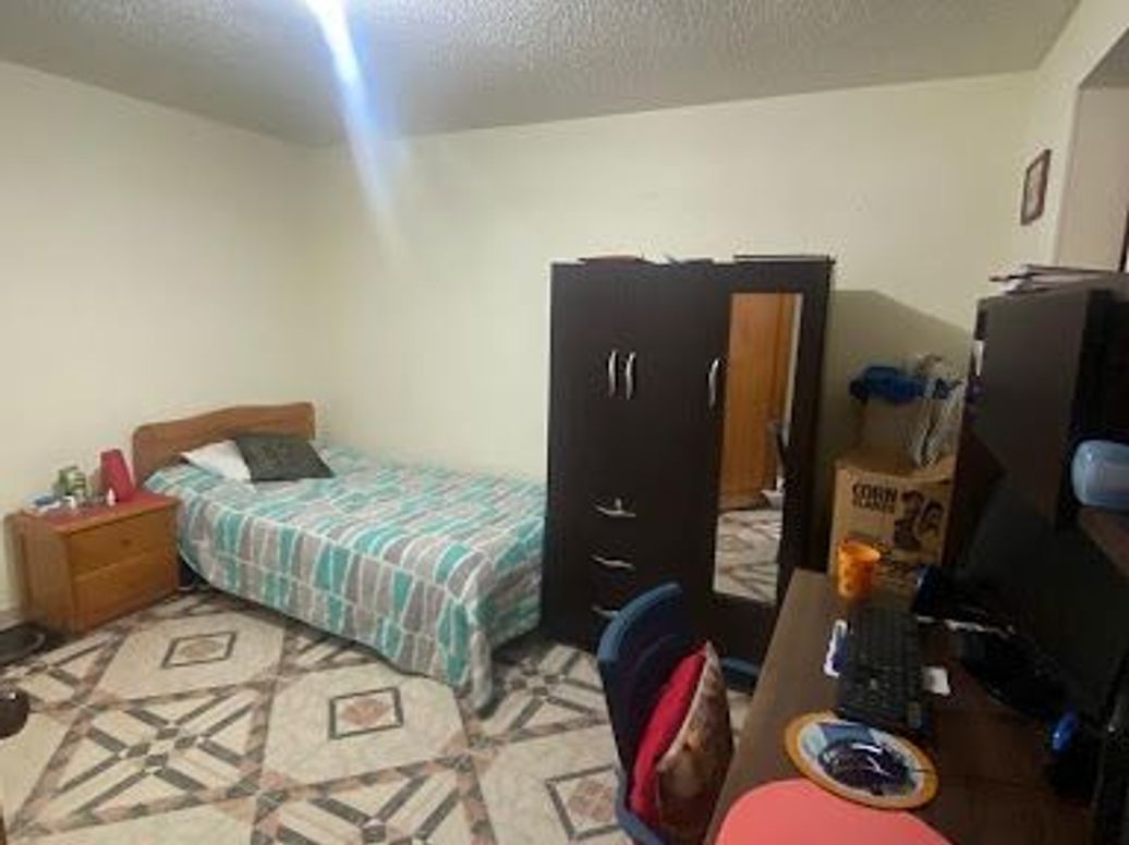 Casa de 8 alcobas en venta en La Perla, Bogotá, 216 m² · foto 15 de 20