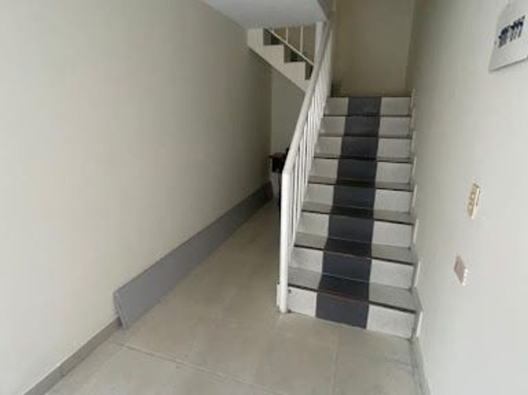 Casa de 8 alcobas en venta en La Perla, Bogotá, 216 m² · foto 5 de 20