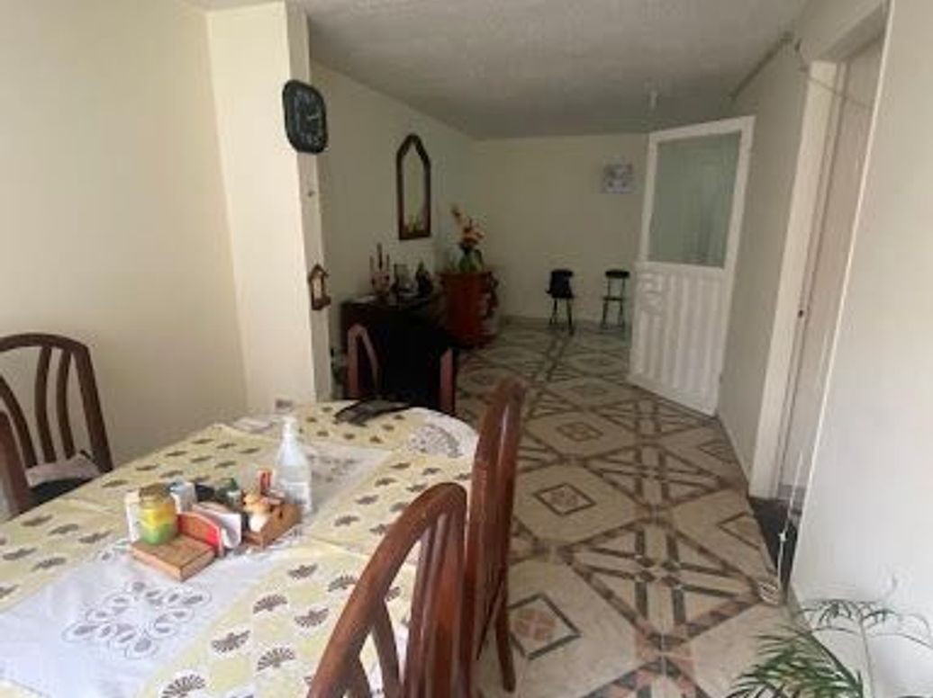 Casa de 8 alcobas en venta en La Perla, Bogotá, 216 m² · foto 12 de 20