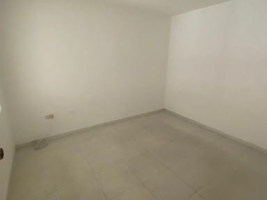 Casa de 8 alcobas en venta en La Perla, Bogotá, 216 m² · foto 9 de 20
