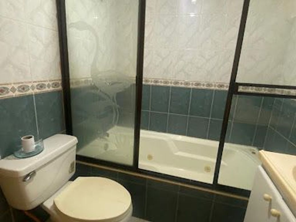Casa de 8 alcobas en venta en La Perla, Bogotá, 216 m² · foto 18 de 20