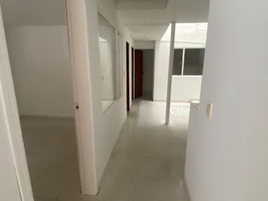 Casa de 8 alcobas en venta en La Perla, Bogotá, 216 m² · foto 4 de 20