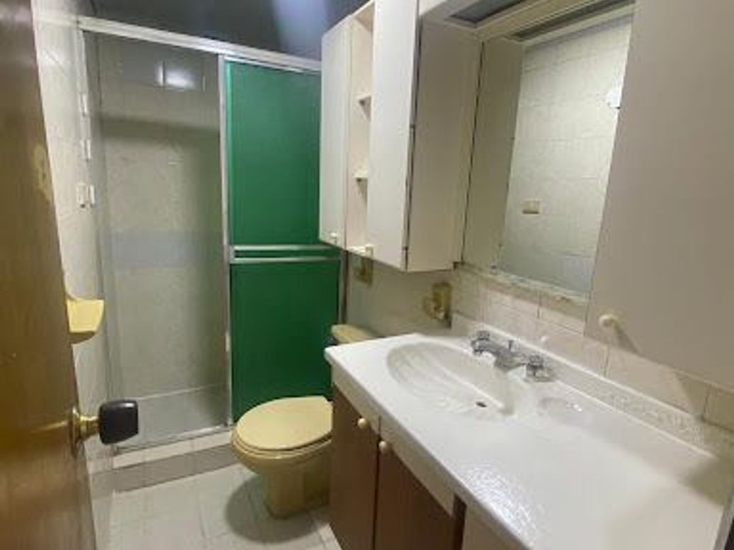 Casa de 8 alcobas en venta en La Perla, Bogotá, 216 m² · foto 10 de 20