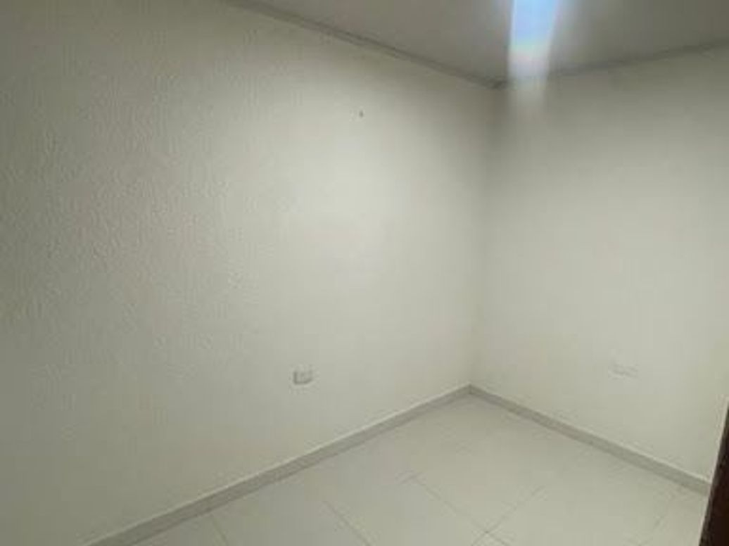 Casa de 8 alcobas en venta en La Perla, Bogotá, 216 m² · foto 8 de 20