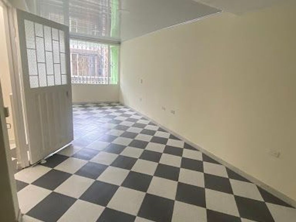 Casa de 8 alcobas en venta en La Perla, Bogotá, 216 m² · foto 19 de 20