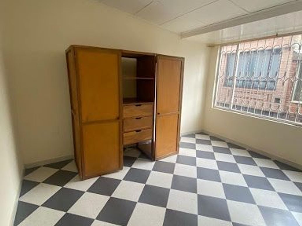 Casa de 8 alcobas en venta en La Perla, Bogotá, 216 m² · foto 20 de 20