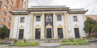 MAGNIFICA PROPIEDAD UBICADA SOBRE VÍA PRINCIPAL ,USO COMERCIAL IDEAL PARA INSTITUCIONES EDUCATIVAS ,UNIVERSIDADES,FUNDACIONES EMPRESA DE VIGILANCIA ,FACILIDAD DE TRANSPORTE .CERCA A UNIVERSIDADES TRANSMILENIO Y CENTROS MÉDICOS