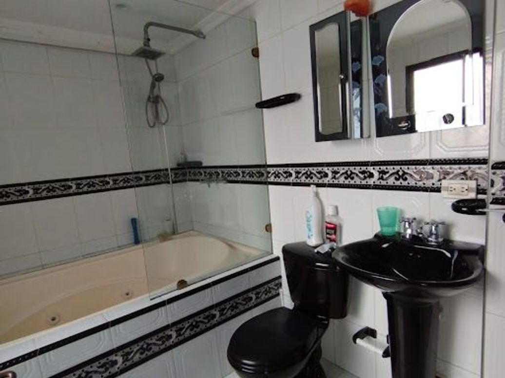 Casa de 4 alcobas en venta en Mandalay 1, Bogotá, 67 m² · foto 14 de 17