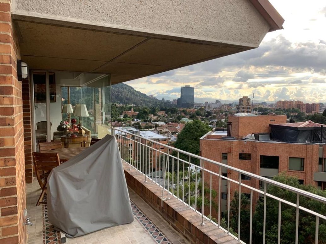 Apartamento de 3 alcobas en arriendo en Cerros De Santa Barbara, Bogotá, 438 m² · foto 14 de 19