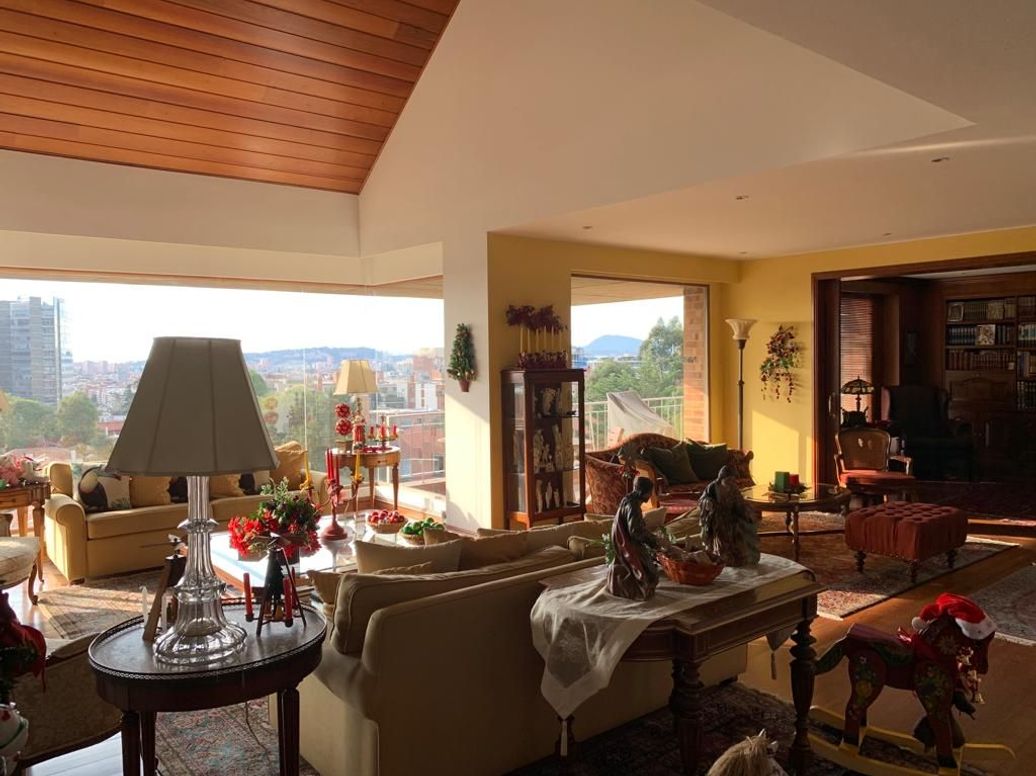 Apartamento de 3 alcobas en arriendo en Cerros De Santa Barbara, Bogotá, 438 m² · foto 6 de 19