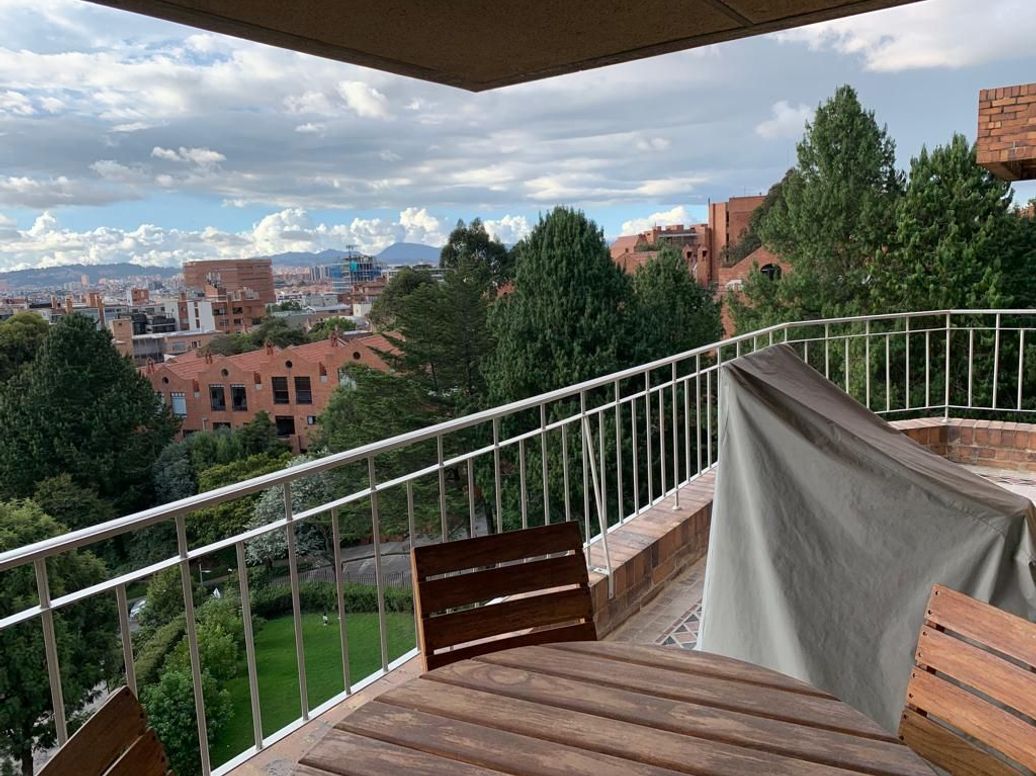 Apartamento de 3 alcobas en arriendo en Cerros De Santa Barbara, Bogotá, 438 m² · foto 11 de 19