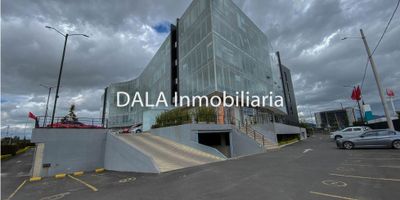 DALA Inmobiliaria vende consultorio en agradable centro de convergencia en chìa - cundinamarca, un espacio totalmente adecuado para salud, un baño privado, dos recepciones, sala de espera, baños publicos, sala de reuniones, terraza con zona de almuerzo, un parqueadero, edificio con vigilancia 24 horas, frente a via principal y transporte publico, el consultorio disfruta de una ubicación estratégica que te permitirá conectarte con una amplia audiencia y clientes potenciales.

¡No dejes pasar esta oportunidad única de llevar tu práctica al siguiente nivel! Contáctanos ahora en DALA Inmobiliaria!, Si estás buscando inmobiliarias en Chía, somos tu mejor opción. También manejamos Bienes Inmuebles en Cajicá y Cota. Cod 1515 L
