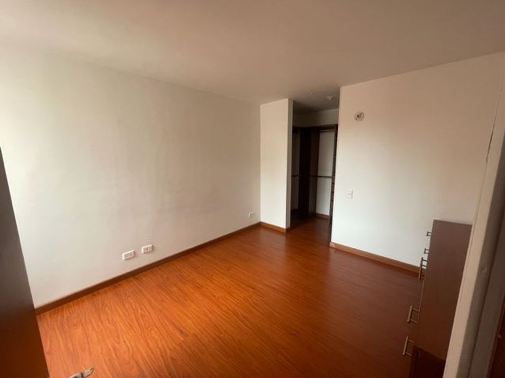 Apartamento de 3 alcobas en venta en La Felicidad, Bogotá, 75 m² · foto 17 de 20