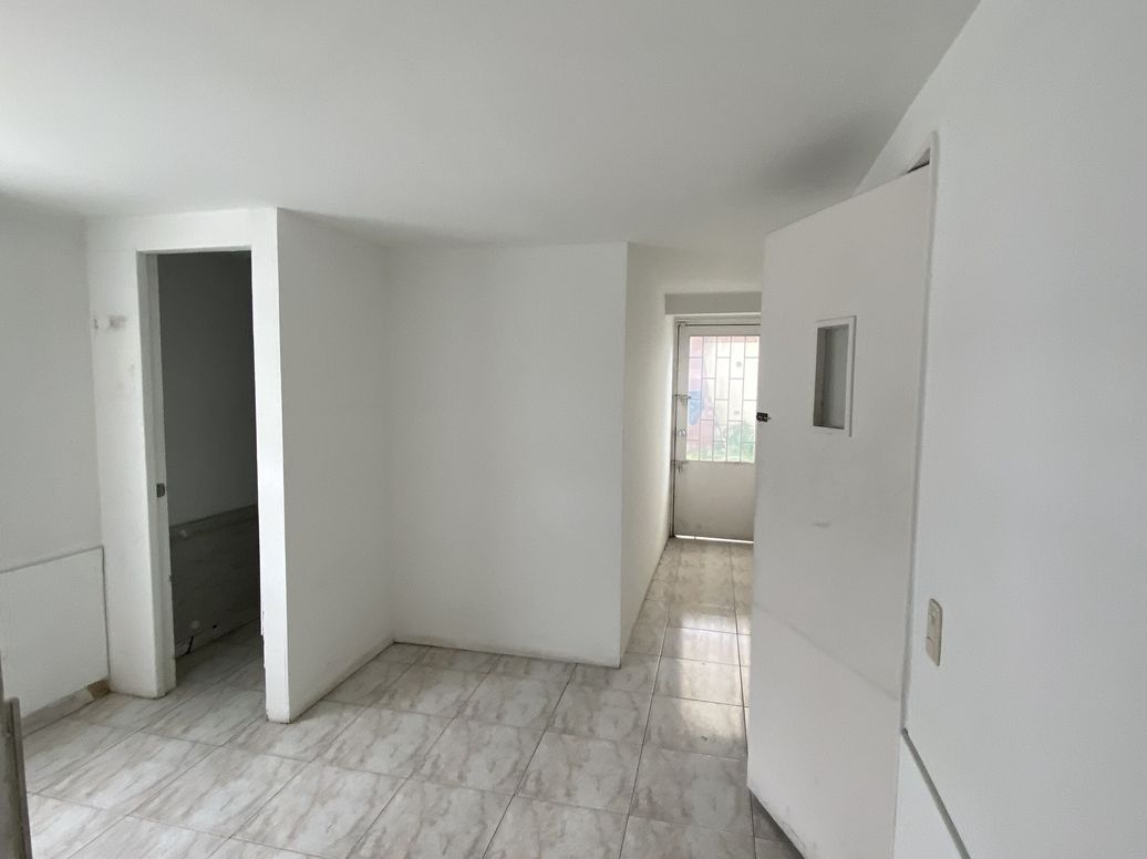 Casa de 3 alcobas en venta en Estoril, Bogotá, 310 m² · foto 4 de 8