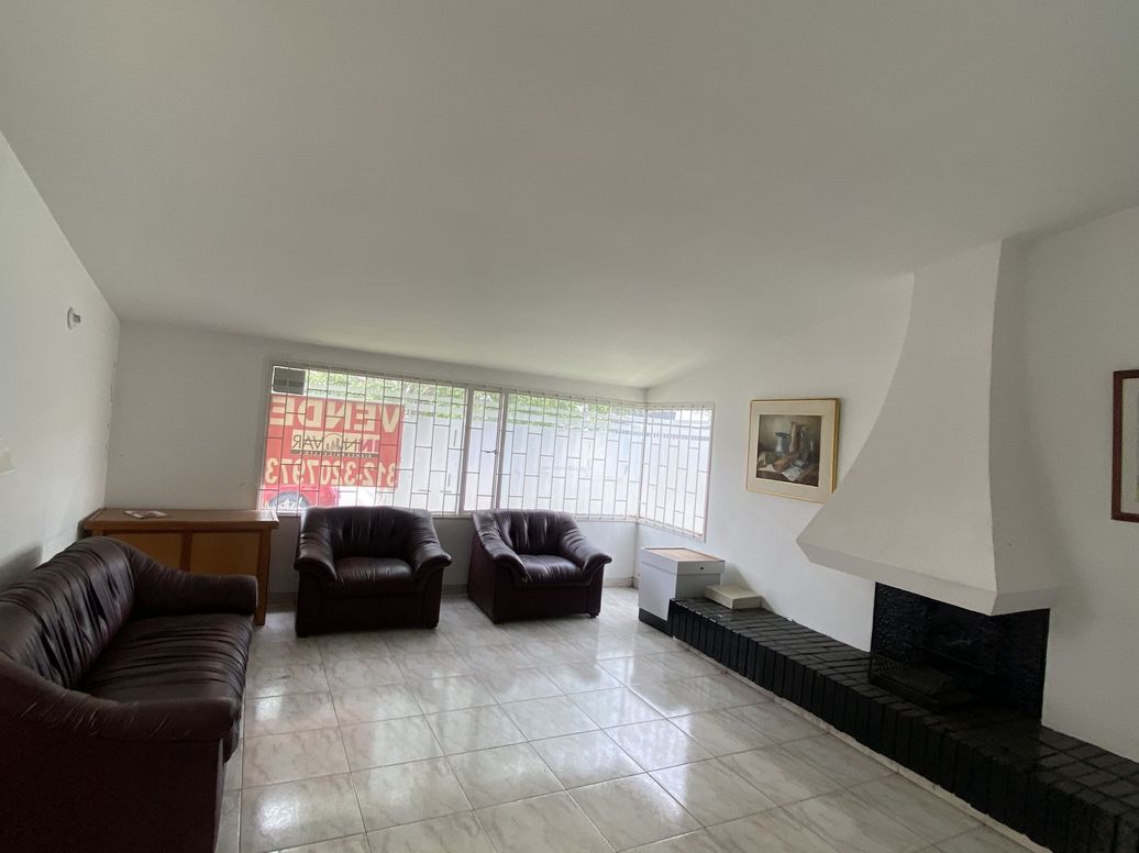 Casa de 3 alcobas en venta en Estoril, Bogotá, 310 m² · foto 5 de 8