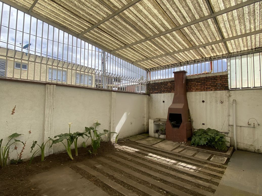 Casa de 3 alcobas en venta en Estoril, Bogotá, 310 m² · foto 3 de 8