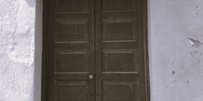 Local comercial disponible en arriendo, ubicado en el vibrante Barrio Centro de Barranquilla, Atlántico. Este espacio de 35 m² construidos, con excelente ubicación en Carrera 46 #37-29, es ideal para su negocio. Dispone de 1 parqueadero, un atributo valioso en la zona de estrato 2. El valor del canon de arriendo es de $800.000 + IVA. Para más detalles o coordinar una visita a este local en Barranquilla, puede contactarnos por WhatsApp, solicitar que lo contacten o ver nuestros números de teléfono.