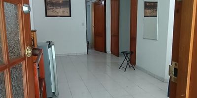 Apartaestudio en venta en Pereira, barrio San Luis Gonzaga, Risaralda. Este inmueble, ubicado en el piso 3, ofrece 40 m² de espacio con 1 habitación y 1 baño. Cuenta con sala-comedor, cocina y terraza. Pensado para su comodidad, incluye un parqueadero y acceso a gimnasio. Su ubicación en estrato 2 lo convierte en una opción práctica y accesible en Pereira. Es una alternativa ideal para quien busca un lugar funcional o una inversión inteligente. Para conocer más, puede usar las opciones de whatsapp, quiero que me contacten o ver telefonos.