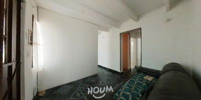 [VEN] ID HOUM: 114342

En Houm te ayudamos de forma fácil y segura. Los beneficios de comprar con nosotros:
    • Te ayudamos a conseguir financiamiento a través de una asesoría personalizada
    • Mediación y seguimiento de todo el proceso
    • Ponemos a tu disposición profesionales en notariado, registro y asesoría jurídica
¡Solo te preocupas de las firmas!

Casa en venta, ubicada en el barrio  Villas de Granada, con una superficie construida de 200.00 m² y superficie total de 216.00 m². 

Sus principales características son:

    • 7 dormitorios
    • 3 baños
    • Admite mascotas
    • Cocina tipo americana
    • Año de construcción: 1973
    • Cuarto de lavado
            
Si compras con nosotros, te brindamos asesoría personalizada durante todo el proceso.
        
¡Comienza una nueva etapa con Houm! Compra fácil, rápido y seguro.