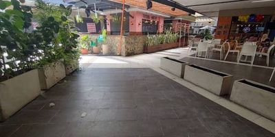 Venta de local comercial en las palmas, en uno de los sectores mas exclusivos de la ciudad se encuentra este local rodeado de mucho publico y además con un índice de crecimiento poblacional ascendente garante de clientes también rodeado de mucho comercio, esta es la oportunidad de invertir en tu propio negocio y expandir tus fronteras, para mas información comunícate con nosotros llámanos ahora.